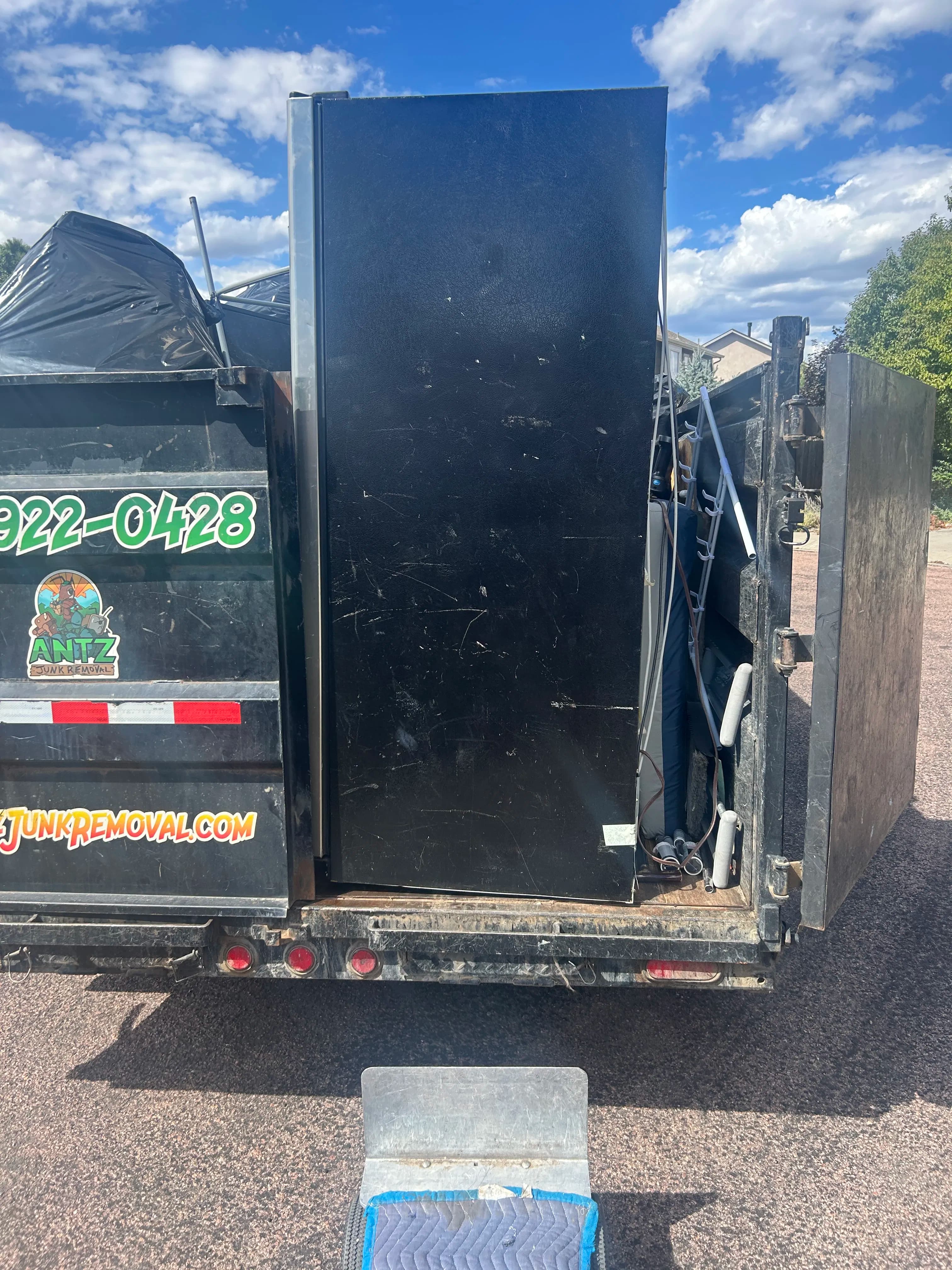 Project Old Fridge? We'll Load It Up and Haul It Away image